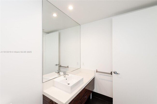 Building Photo - 1100 Biscayne Blvd