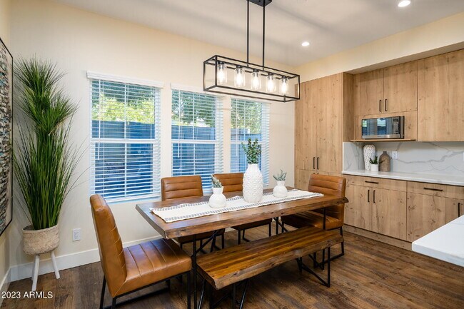 Building Photo - Exclusive Urban Sanctuary—Sophisticated Townhouse in Vibrant Phoenix