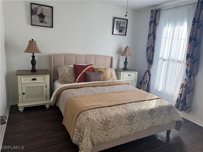 Building Photo - 911 SE 21st Ln