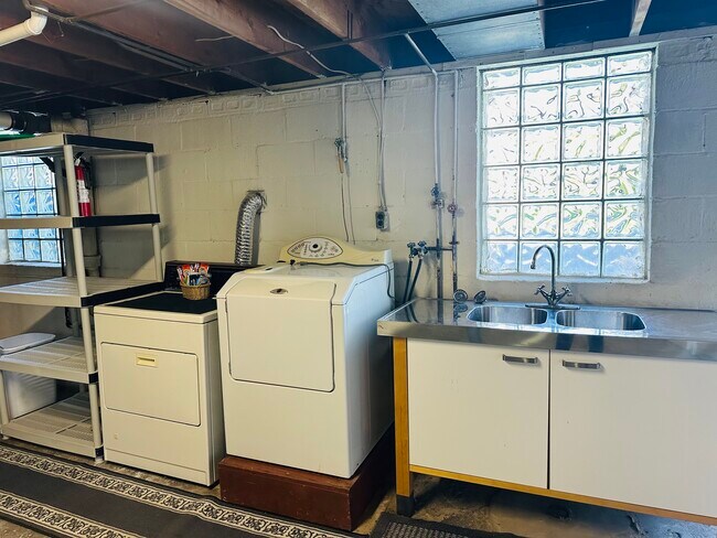 Building Photo - 1420 Collins Ave