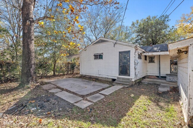 Building Photo - 2754 Lakehurst Ave