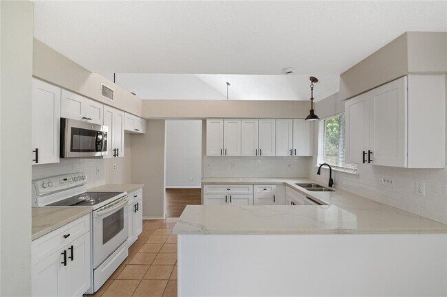 Building Photo - 4807 Shadowdale Dr