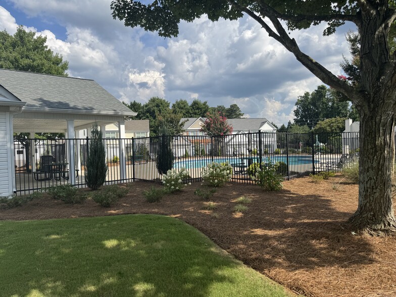 Building Photo - 1044 Annazanes Ct