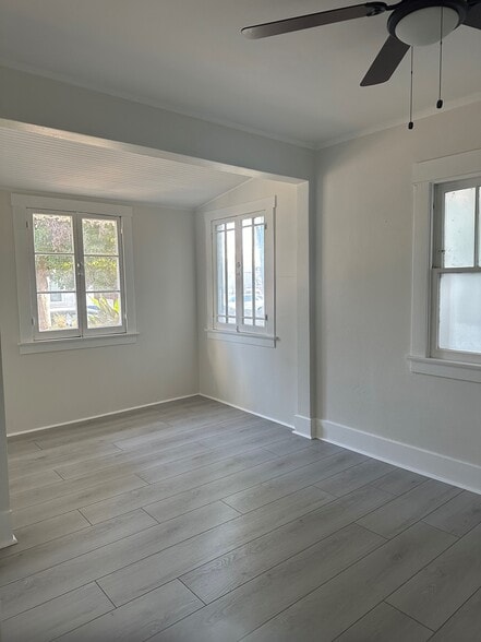 Building Photo - 205 W Palmer Ave