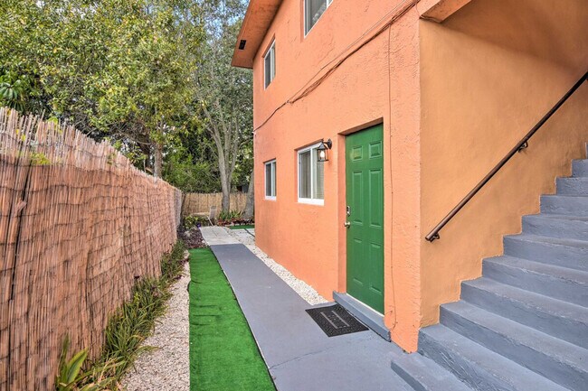 Building Photo - 441 NW 7th Terrace