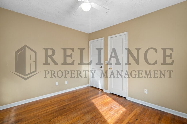 Building Photo - 1913 N Hood St