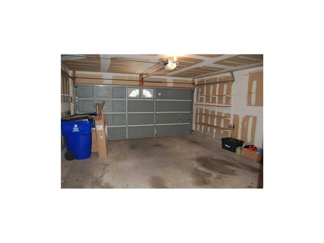 Building Photo - 1403 Bullhill Cove