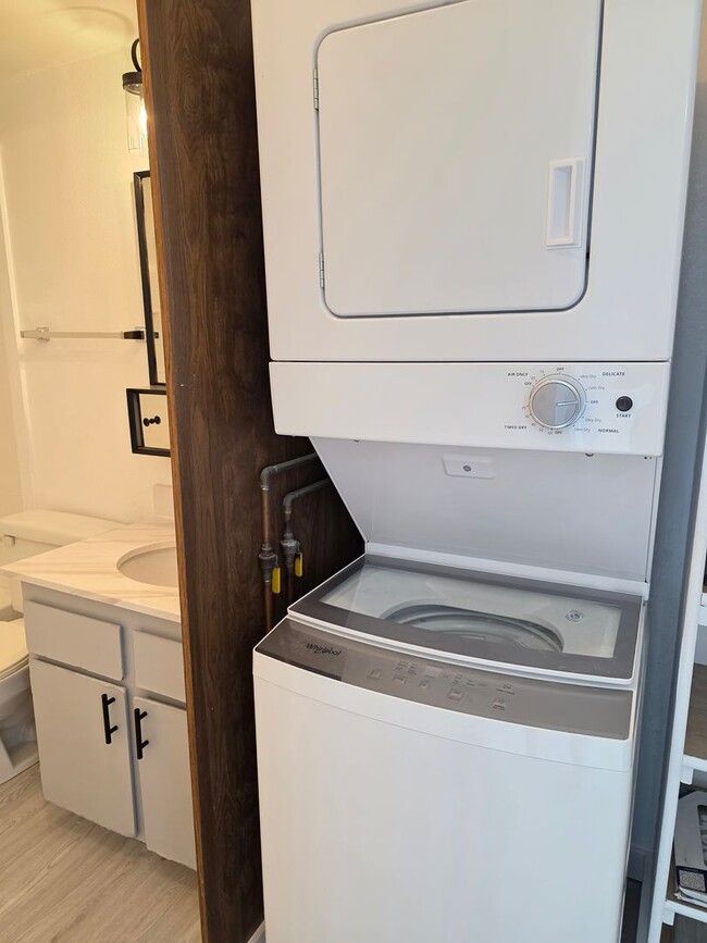 Building Photo - Lele Pono - 2 Bedroom 2 Bathroom 2 Parking...