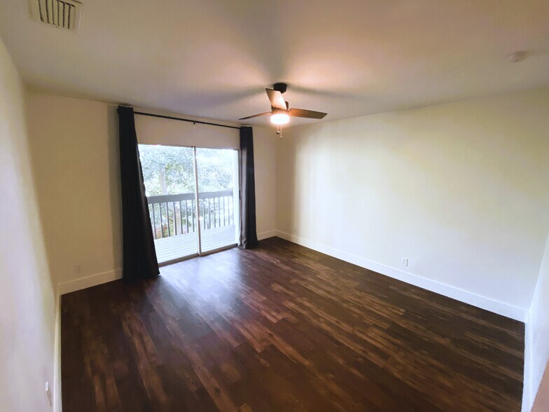 Building Photo - 9345 Green Meadows Way