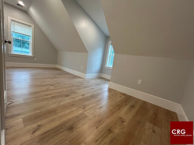 Building Photo - 124 Kenrick St