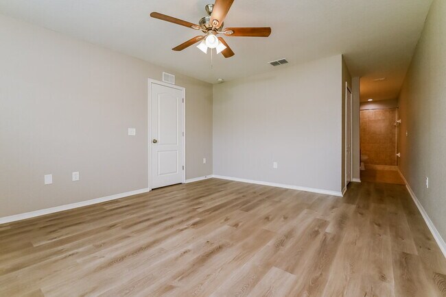 Building Photo - 1771 Williamsburg Dr