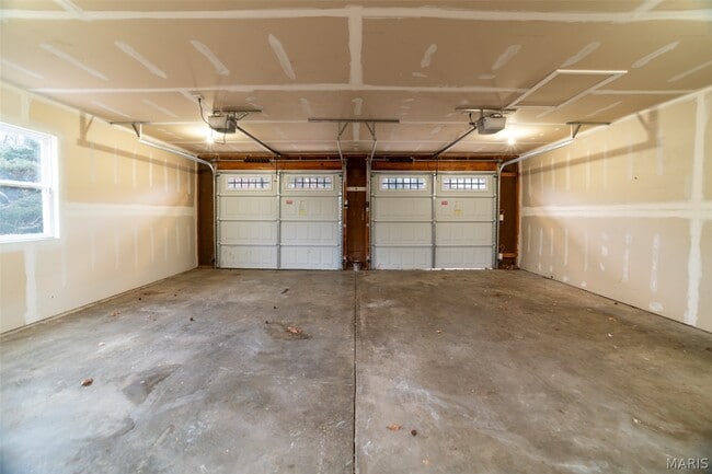 Building Photo - 204 Hillsdale Dr