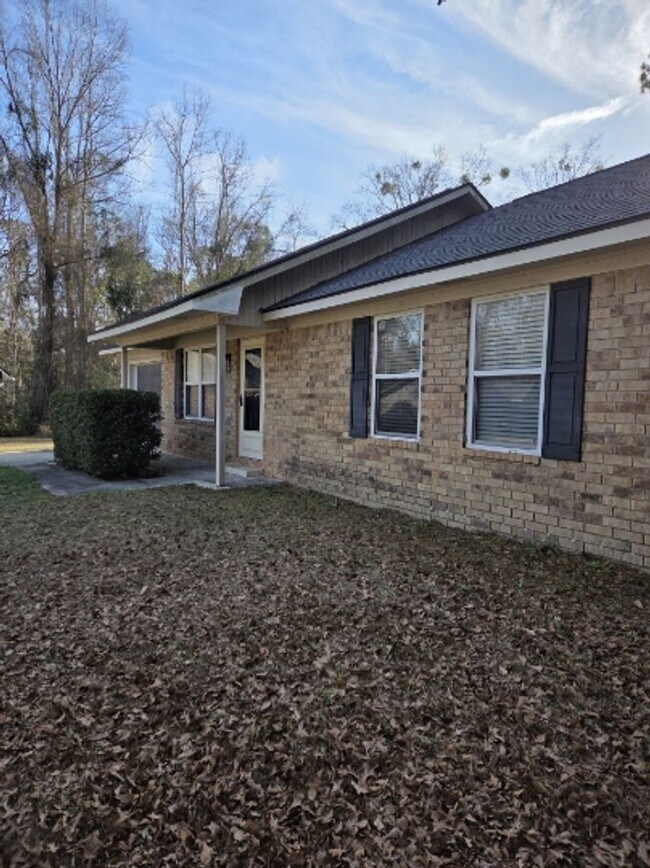 Building Photo - 182 Sequoia Cir