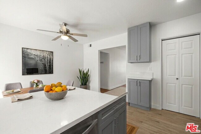 Building Photo - 3613 Kalsman Dr