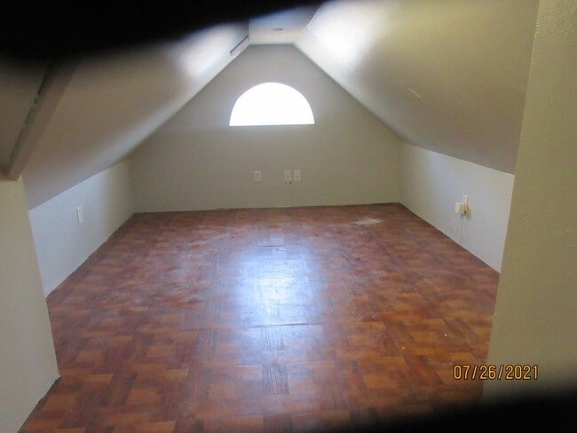 Building Photo - (936) 18th Street Home - 3 Bedroom / 2 Bat...