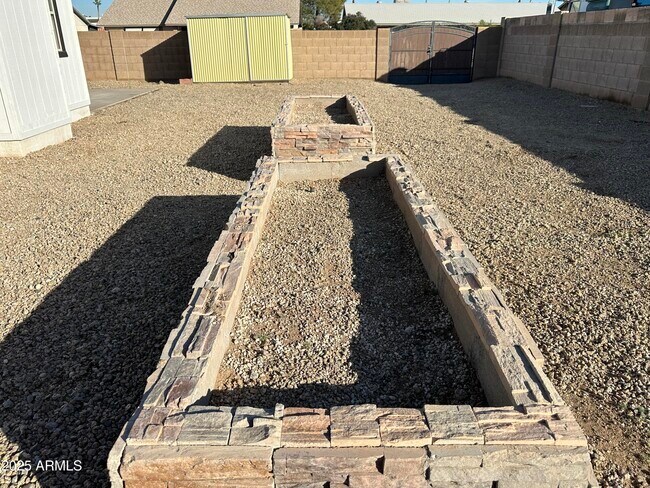 Building Photo - 10421 W Puget Ave