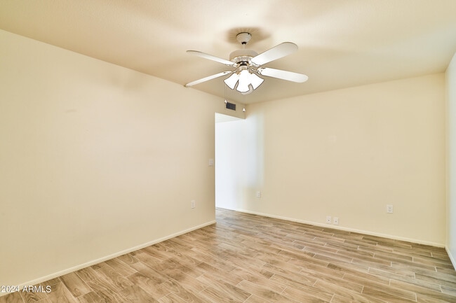 Building Photo - 9860 N 105th Ave