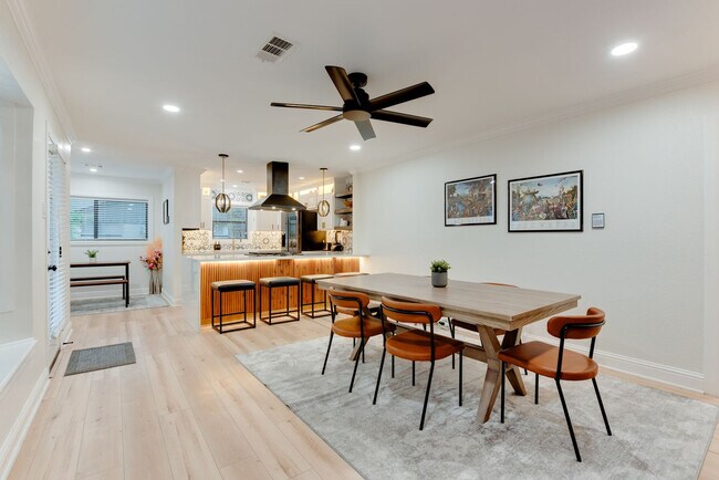 Building Photo - 1505 Durango Dr