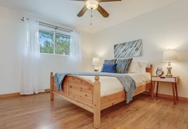 Building Photo - Beautifully Updated 4BR Split-Level Home i...