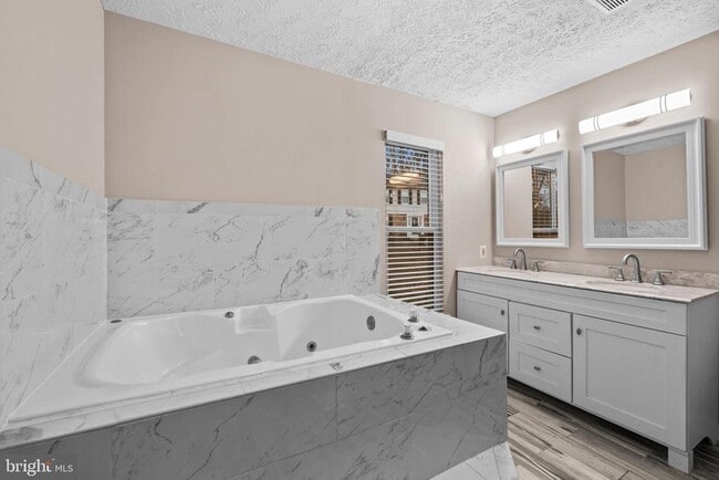 Building Photo - 915 Cypress Point Cir