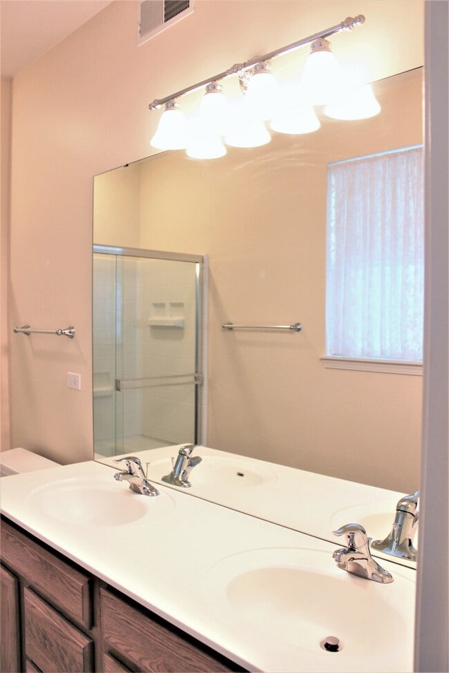 Building Photo - 12392 Wedgemere Dr