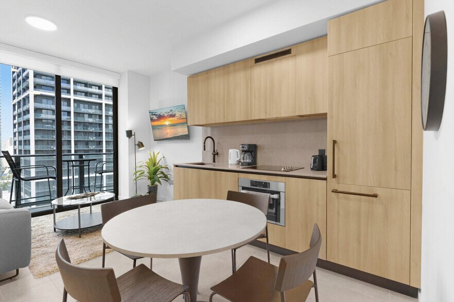 Building Photo - 501 NE 1st Ave