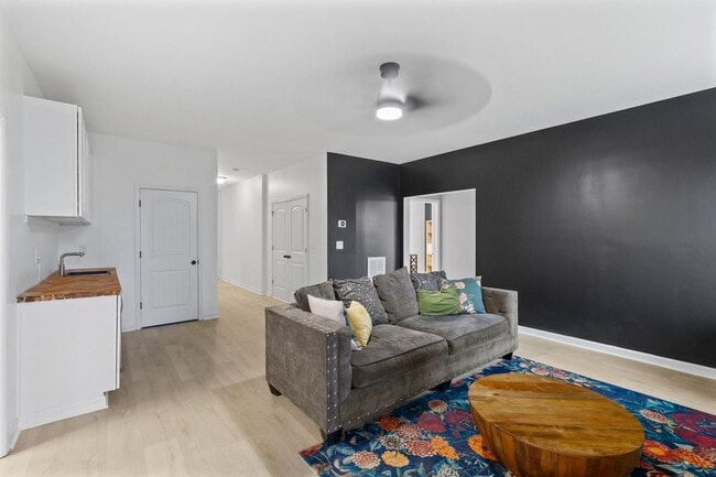 Building Photo - Stunning 3 Story Home in Crawford Creek