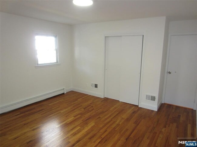 Building Photo - 423 Leonhardt Dr