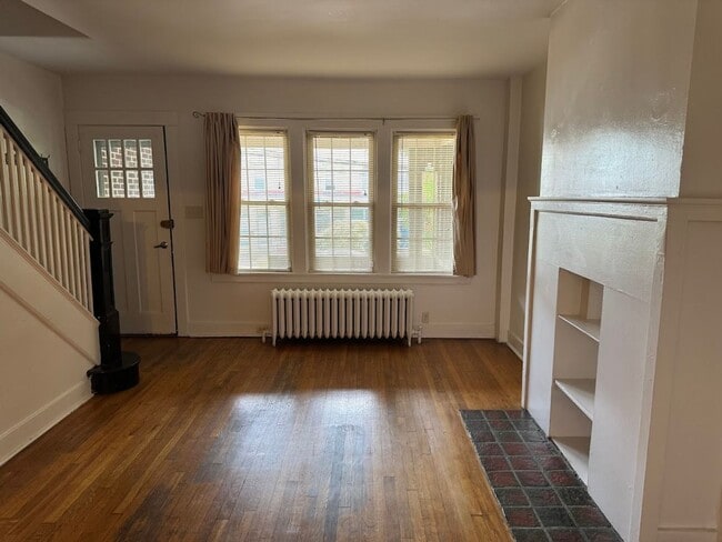 Building Photo - Great two story townhouse in the heart of Squirrel Hill!