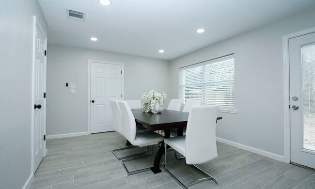 Building Photo - 25607 Pecan Valley Cir