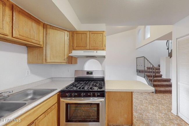 Building Photo - 3519 Oasis Dr