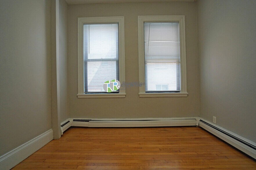 Building Photo - 72 Gardner St