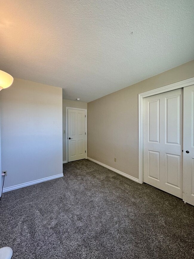 Building Photo - Large lower valley home, freshly remodeled...