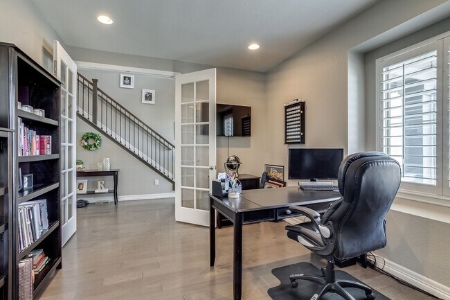 Building Photo - Large single family home in Central Park.