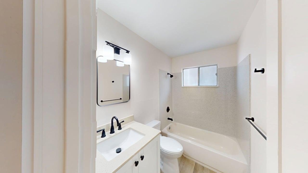 Building Photo - 1529 St Charles St