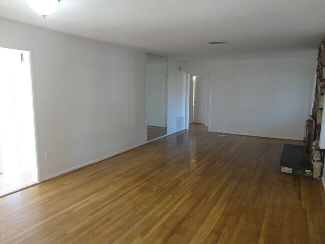Building Photo - Close to SDSU 4 Bedroom Home!!