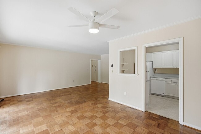 Building Photo - 3535 Chevy Chase Lake Dr