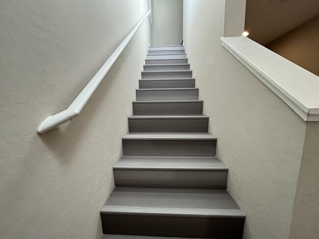 Building Photo - 9742 Zircon Cliff Ave