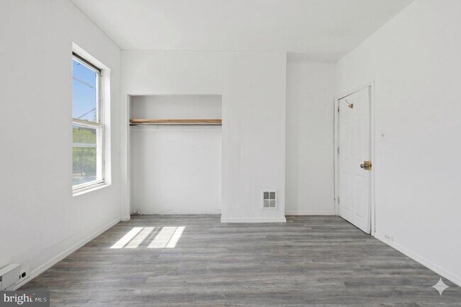 Building Photo - 525 Morse St