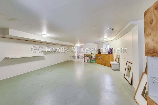 Building Photo - 4936 S St Lawrence Ave