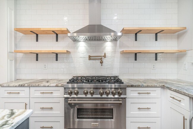 Building Photo - Charming Renovated East Nashville Home wit...