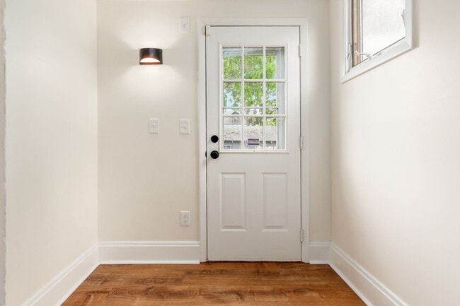 Building Photo - 479 Siebert St