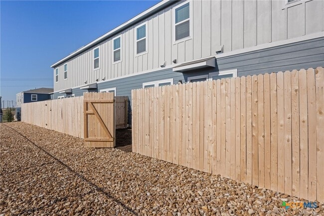 Building Photo - 12811 Village Spun Plz