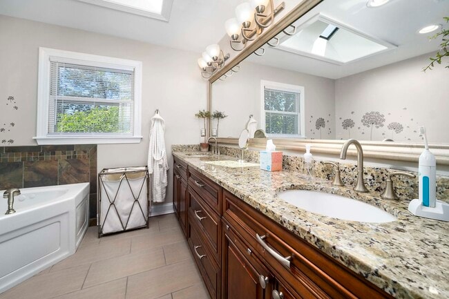 Building Photo - 2617 All Saints Ct