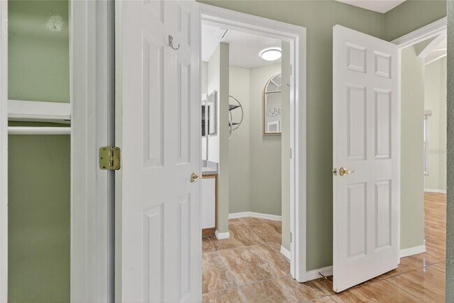 Building Photo - 156 Grand Canal Dr