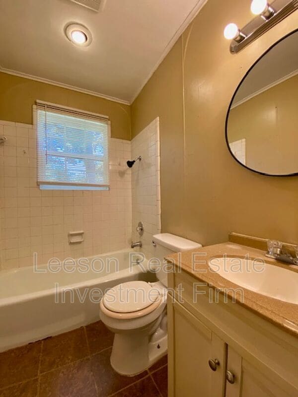 Building Photo - 9434 Woodcrest Dr