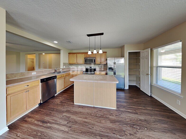 Building Photo - 76251 Long Pond Loop