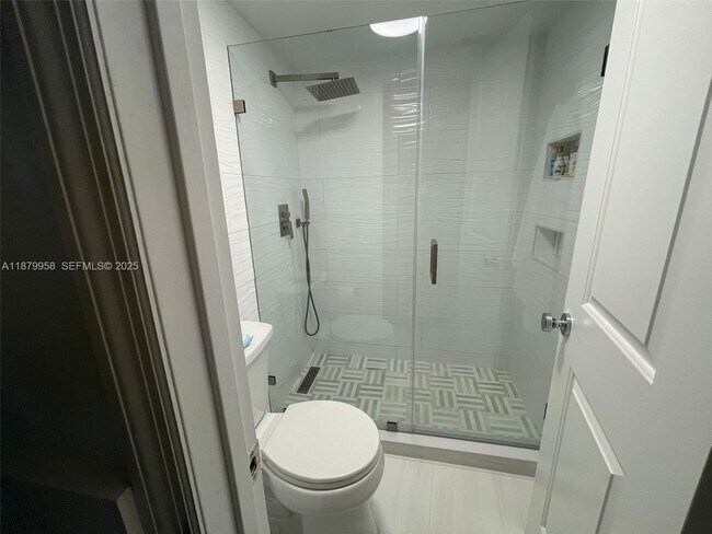 Building Photo - 209 N Fort Lauderdale Beach Blvd