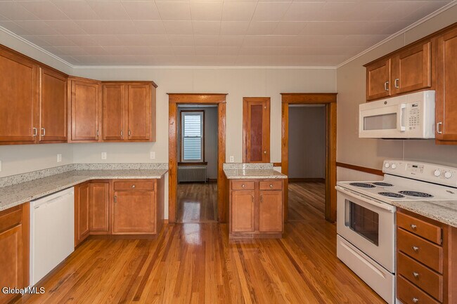 Building Photo - 65 Van Derveer St