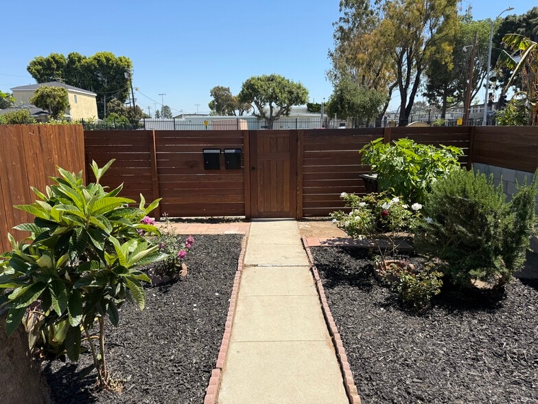 Building Photo - 4869 Inglewood Blvd